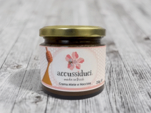 Crema di miele e nocciole